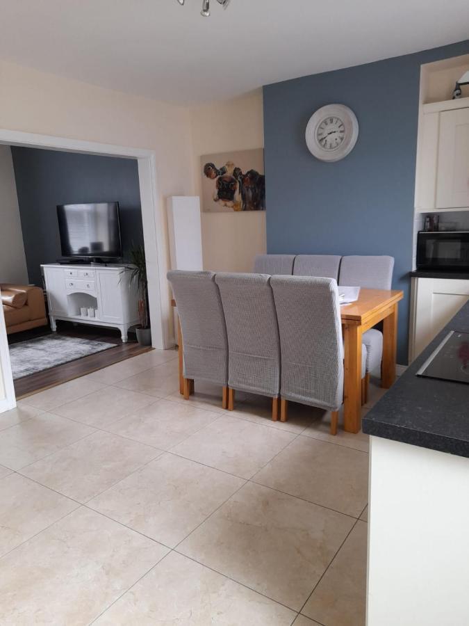 College Square, Terrace House Lejlighed Bessbrook Eksteriør billede